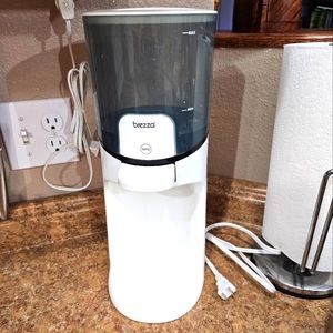 Baby Brezza water warmer for formula bottle making...like new, works great